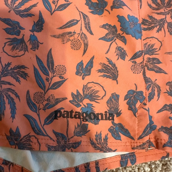 Patagonia Wavefarer swim trunks size 32 - Picture 3 of 5